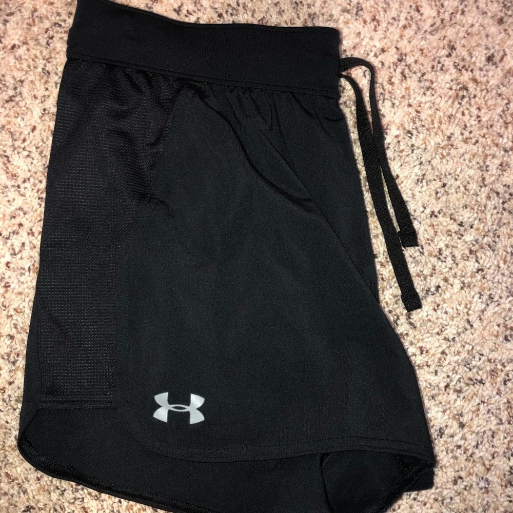 Super stretchy under armour athletic shorts